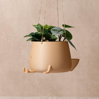 Eco-Elegance: The Sustainable Hanging Happy Pot - Light Wood